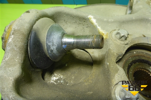 Кулак поворотный передний правый для Mercedes Benz ML-Klass W166 c 2011г (МЛ)