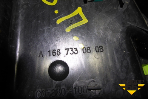 Кронштейн (замка двери задней правый) (A1667330808) для Mercedes Benz ML-Klass W166 c 2011г (МЛ)