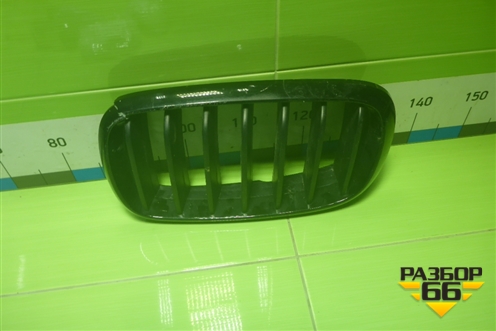 Решетка радиатора левая (7316075) для BMW X5 F15 с 2013г (Х5 Ф15)