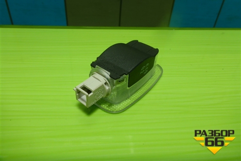 Плафон салонный (под козырьком) (A0028202101) для Mercedes Benz ML-Klass W166 c 2011г (МЛ)