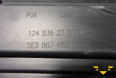 Накладка ПТФ правая (5E3807682C) для Skoda Octavia (А8) с 2019г (Октавия)