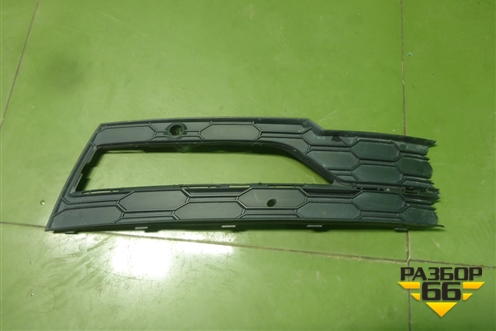 Накладка ПТФ правая (5E3807682C) для Skoda Octavia (А8) с 2019г (Октавия)