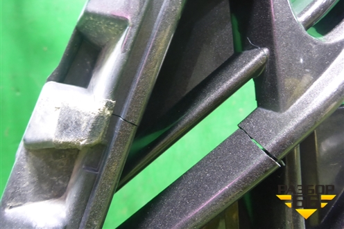 Решетка радиатора (Superior под камеру и парктроник) (PZ32760098) для Lexus LX-570 с 2015г (ЛХ)