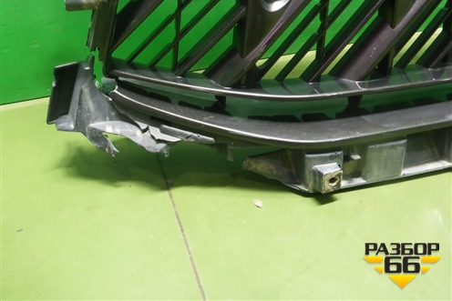 Решетка радиатора (Superior под камеру и парктроник) (PZ32760098) для Lexus LX-570 с 2015г (ЛХ)