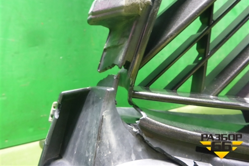 Решетка радиатора (Superior под камеру и парктроник) (PZ32760098) для Lexus LX-570 с 2015г (ЛХ)