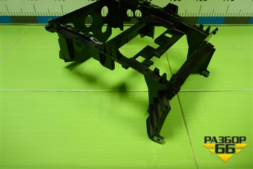 Кронштейн магнитолы (A1646800216) для Mercedes Benz ML-Klass W164 c 2005-2011г (МЛ)