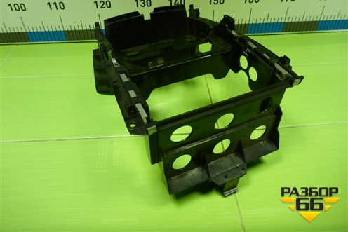 Кронштейн магнитолы (A1646800216) для Mercedes Benz ML-Klass W164 c 2005-2011г (МЛ)