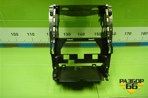 Кронштейн магнитолы (A1646800216) для Mercedes Benz ML-Klass W164 c 2005-2011г (МЛ)