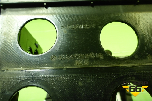 Кронштейн магнитолы (A1646800216) для Mercedes Benz ML-Klass W164 c 2005-2011г (МЛ)