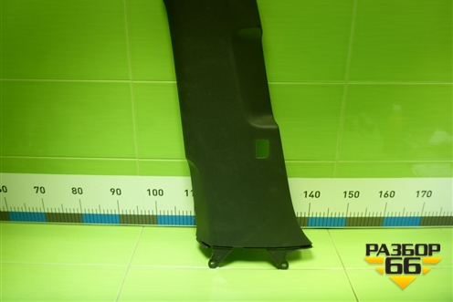 Обшивка стойки центральная нижняя левая для Volkswagen Golf V с 2003-2009г (Гольф 5)