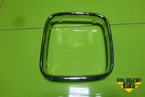 Накладка на решетку радиатора (правая новая) (51131973898) для BMW 5-серия E34 с 1988-1995г