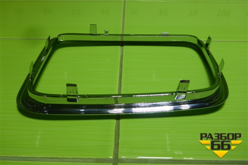 Накладка на решетку радиатора (правая новая) (51138148726) для BMW 5-серия E34 с 1988-1995г