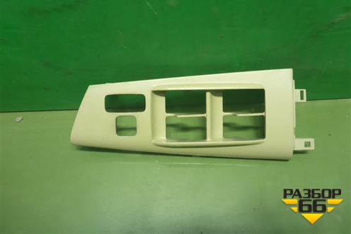 Накладка двери передней правой (правый руль) (7423112430) для Toyota Corolla (E12) с 2001-2007г (Королла 120)