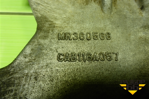 Кронштейн компрессора кондиционера (MR360566) для Mitsubishi Lancer-9  с 2003-2008г (Лансер)