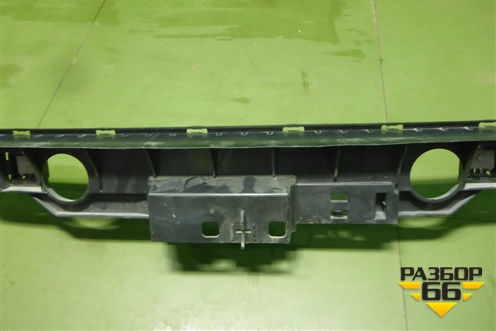 Кронштейн заднего бампера центральный (83A807385) для Audi Q3 с 2018-2025г (Ку 3)