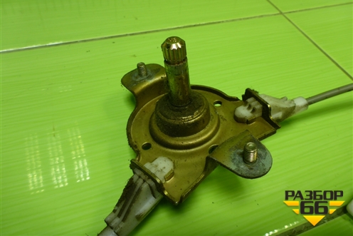 Стеклоподъёмник механический задний левый для Hyundai Aсcent с 2000г (Акцент)