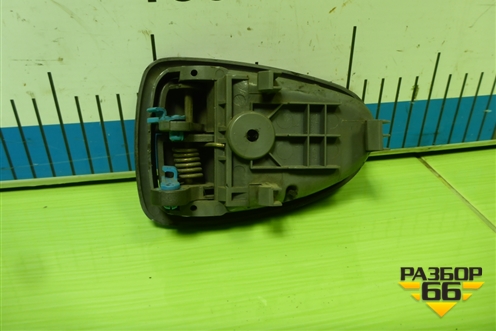 Ручка внутренняя двери передней правой (8262025000) для Hyundai Aсcent с 2000г (Акцент)