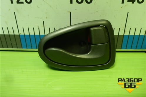 Ручка внутренняя двери передней правой (8262025000) для Hyundai Aсcent с 2000г (Акцент)