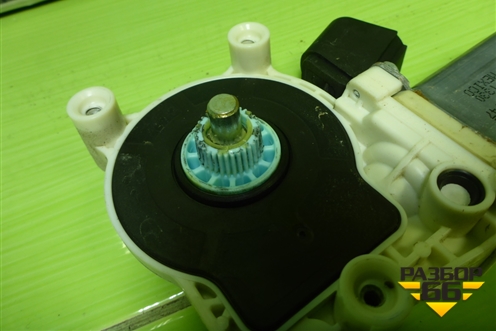 Моторчик стеклоподъёмника задний левый для BMW X5 F15 с 2013г (Х5 Ф15)