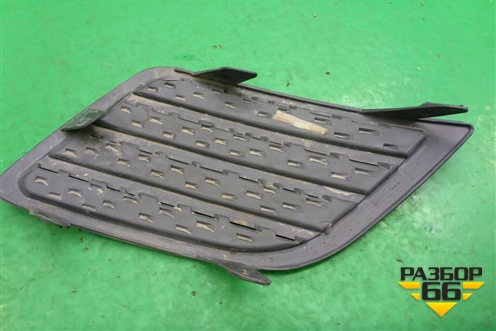 Решетка в передний бампер правая для Ford Fiesta с 2001-2008г (Фиеста 5)