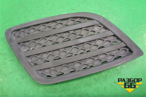 Решетка в передний бампер правая для Ford Fiesta с 2001-2008г (Фиеста 5)