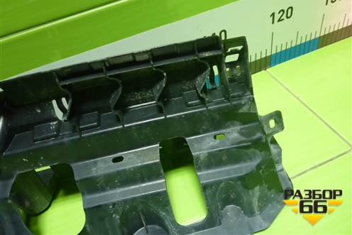 Кронштейн заднего бампера центральный (51128069250) для BMW X5 G05 с 2018г (Х5 Г05)