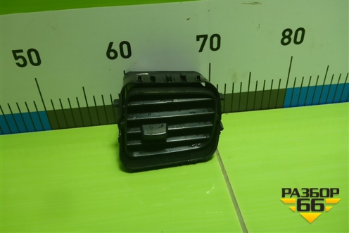 Дефлектор воздушный центральный (правый) для Renault Logan II с 2012г (Логан)