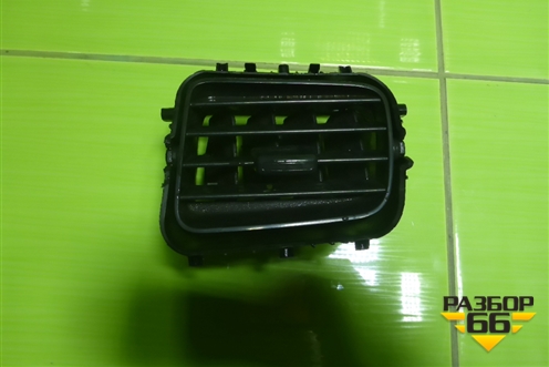 Дефлектор воздушный центральный (правый) для Renault Logan II с 2012г (Логан)