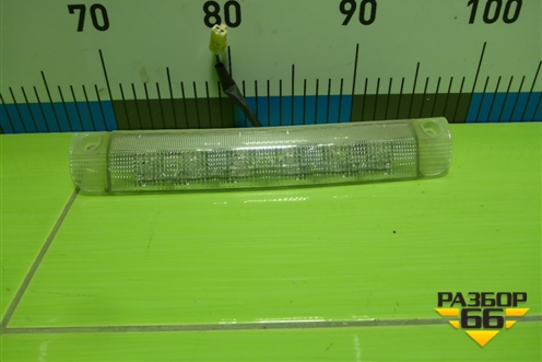 Фонарь задний стоп сигнал (на спойлер) для Toyota Rav-4 с 2006-2013г (Рав 4)