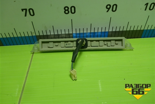 Фонарь задний стоп сигнал (на спойлер) для Toyota Rav-4 с 2006-2013г (Рав 4)