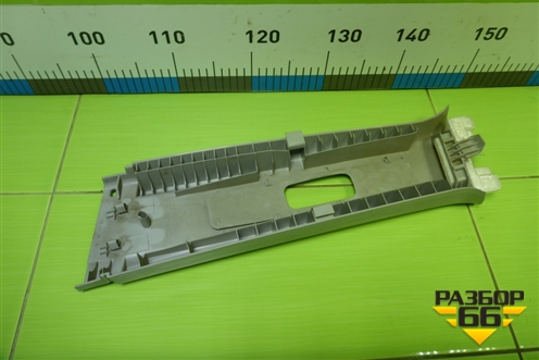 Обшивка стойки центральная верхняя правая (C23568191) для Mazda Mazda 5 с 2005-2010г