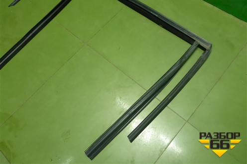 Уплотнитель стекла двери задней правой (51357431136) для BMW X7 G07 с 2018г (Х7 Г07)