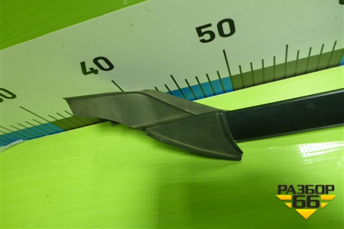 Молдинг лобового стекла левый (7553660020) для Toyota Land Cruiser (300) с 2021г (Ленд Крузер)