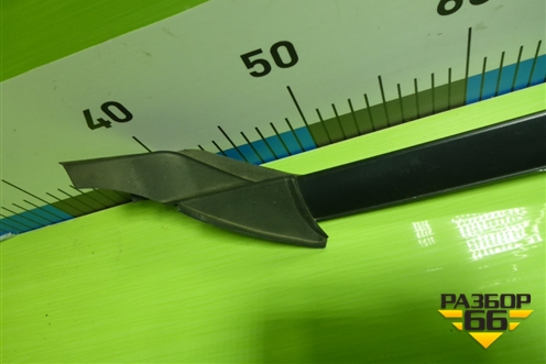 Молдинг лобового стекла левый (7553660020) для Toyota Land Cruiser (300) с 2021г (Ленд Крузер)