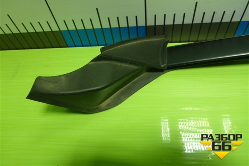 Молдинг лобового стекла правый для Toyota Land Cruiser (300) с 2021г (Ленд Крузер)