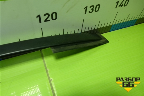 Молдинг лобового стекла правый для Toyota Land Cruiser (300) с 2021г (Ленд Крузер)