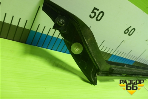 Молдинг лобового стекла правый для Toyota Land Cruiser (300) с 2021г (Ленд Крузер)