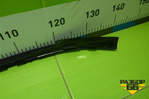 Молдинг лобового стекла правый для Toyota Land Cruiser (300) с 2021г (Ленд Крузер)