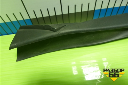 Молдинг лобового стекла правый (7475980) для BMW 2-серия F44 с 2019г