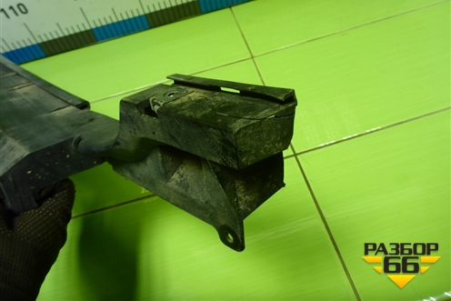 Кронштейн заднего бампера центральный для Peugeot 307 с 2001-2007г