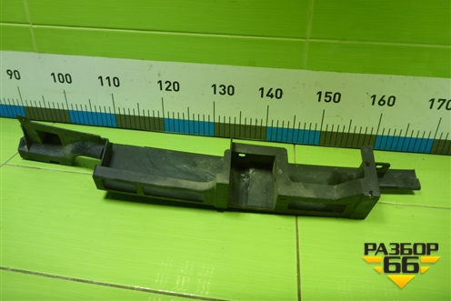 Кронштейн заднего бампера центральный для Peugeot 307 с 2001-2007г