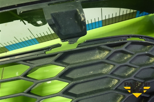 Решетка в передний бампер центральная (52129F4110) для Toyota C-HR с 2016г (Цашр)