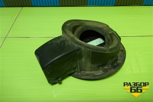 Лючок бензобака (9802640080) для Peugeot 408 с 2012г