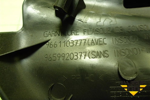 Накладка внутренняя (на консоль правая) (9661103777) для Peugeot 408 с 2012г