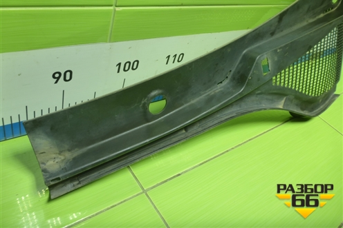 Решетка стеклоочистителей левая (5E1819415B) для Skoda Octavia (A7) с 2013г (Октавия)