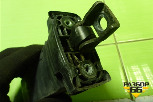 Ограничитель двери задней левой для Skoda Octavia (A7) с 2013г (Октавия)