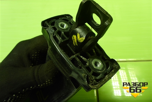 Ограничитель двери передней левой для Skoda Octavia (A7) с 2013г (Октавия)