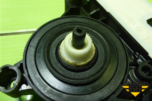 Моторчик стеклоподъёмника задний правый (5Q0959812E) для Skoda Octavia (A7) с 2013г (Октавия)