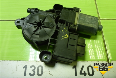 Моторчик стеклоподъёмника задний правый (5Q0959812E) для Skoda Octavia (A7) с 2013г (Октавия)