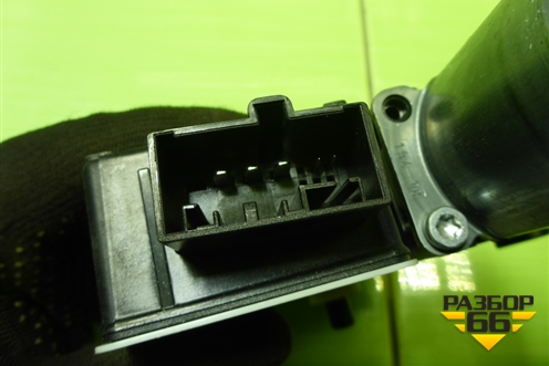 Моторчик стеклоподъёмника задний правый (5Q0959812E) для Skoda Octavia (A7) с 2013г (Октавия)